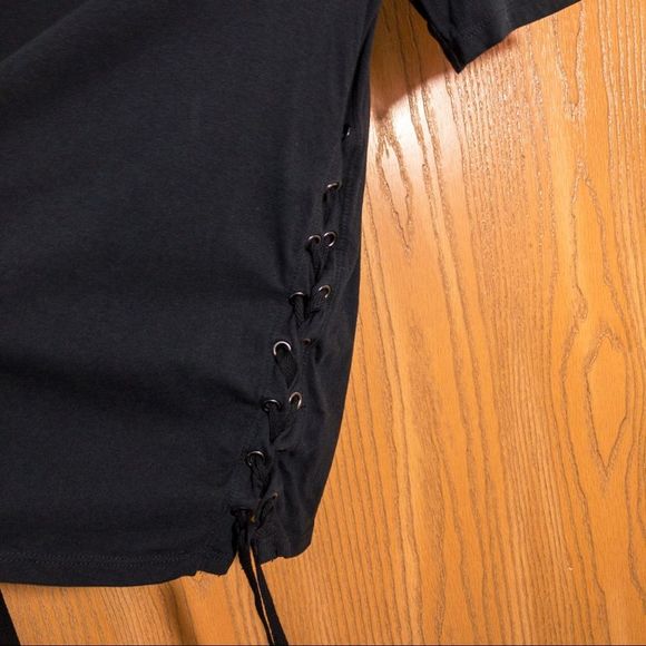 Forever 21 Black Short Sleeve Top With Lacing up the sides Size Small - Picture 4 of 8
